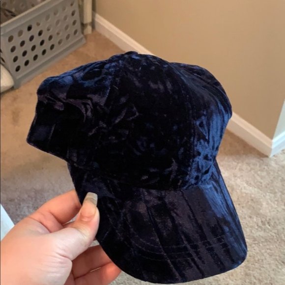 Forever 21 Accessories - NWT  VELVET CAP